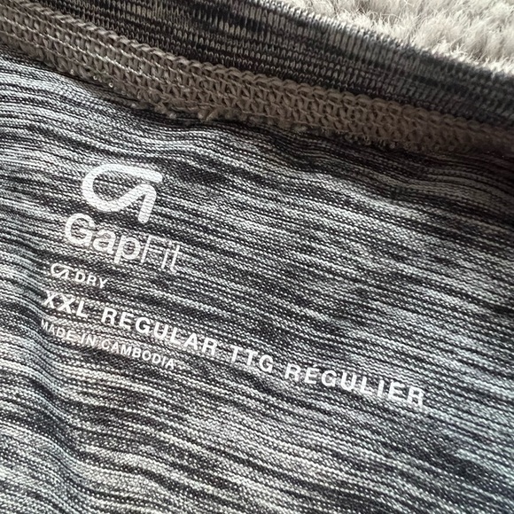 GAP Kid’s Preteen Drifit Short Sleeved Athletic Grey Top, Youth XXL -13/14 Years - Picture 3 of 5